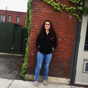 Meet your Posher, Olivia